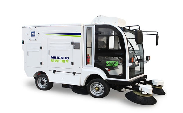 双河四轮扫路车MN-S1800配备240L标准垃圾桶